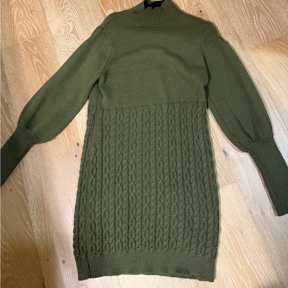 Lulus Green sweater dress! 🎄